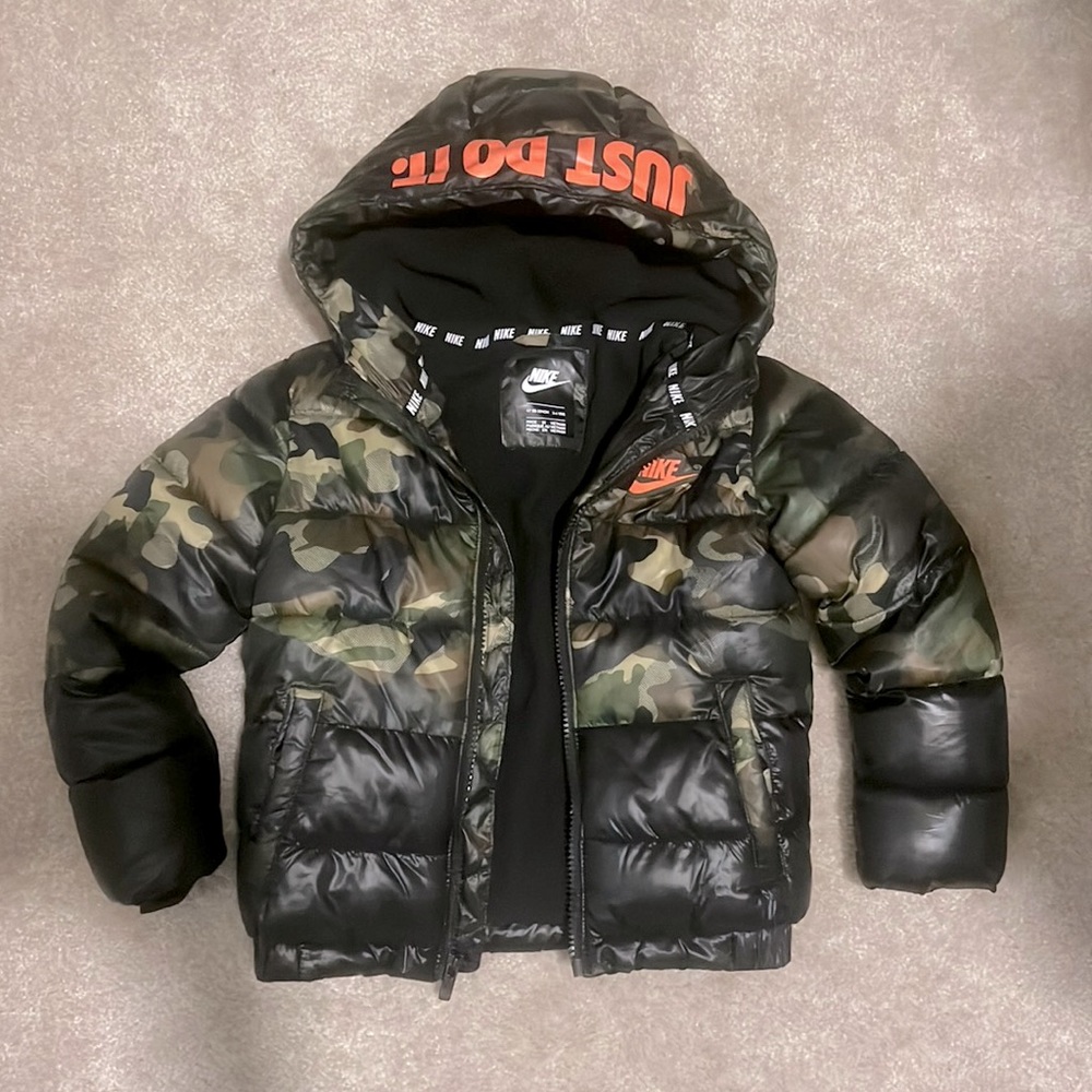 Nike fluffy boy’s jacket with fleece lining. Size 4T